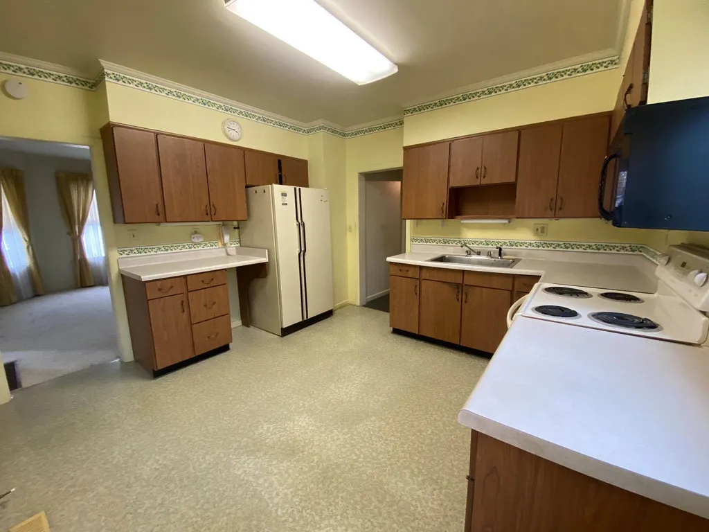 131 Oak Grove Avenue Brattleboro VT 05301