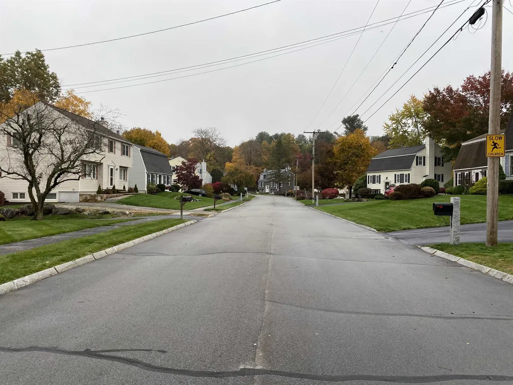 26 Brinton Drive Nashua NH 03064