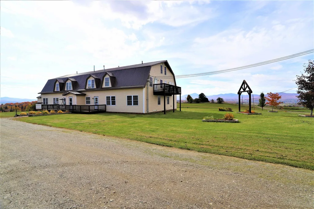 2637 Farrar Road Newport Town VT 05857