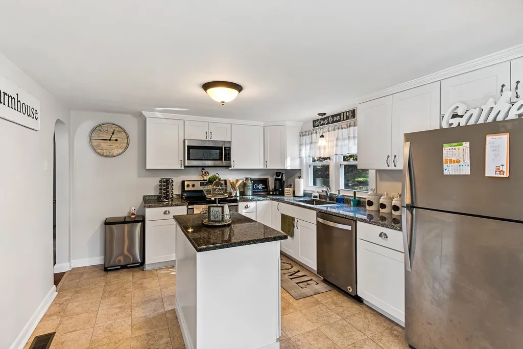 5 Jericho Road Pelham NH 03076