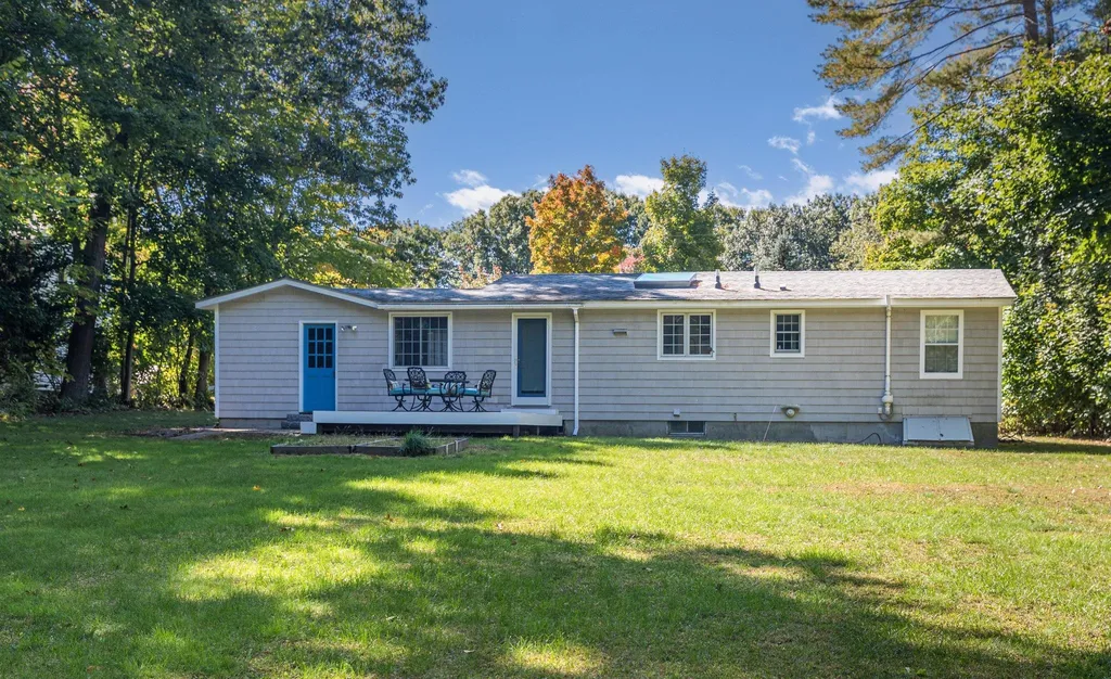 17 New Road North Hampton NH 03862