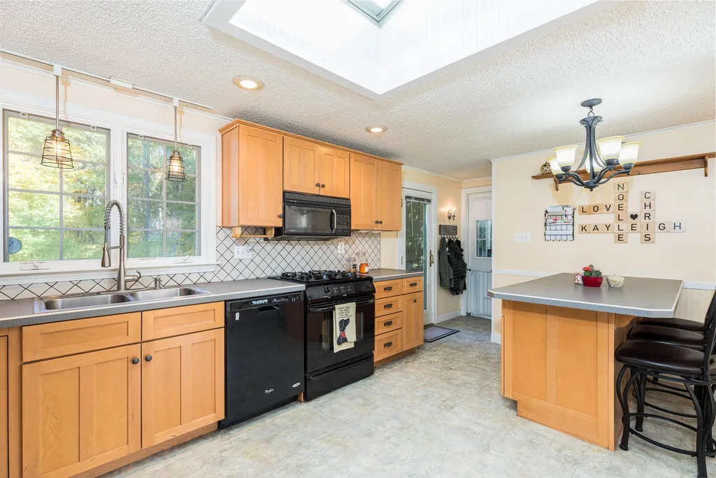 17 New Road North Hampton NH 03862