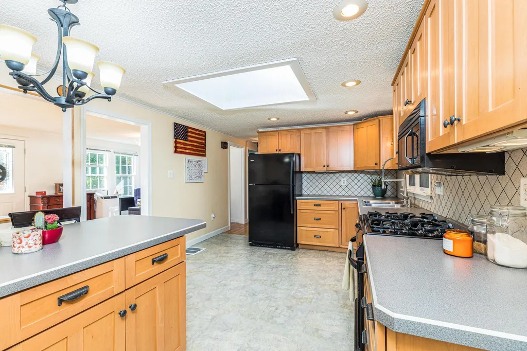 17 New Road North Hampton NH 03862