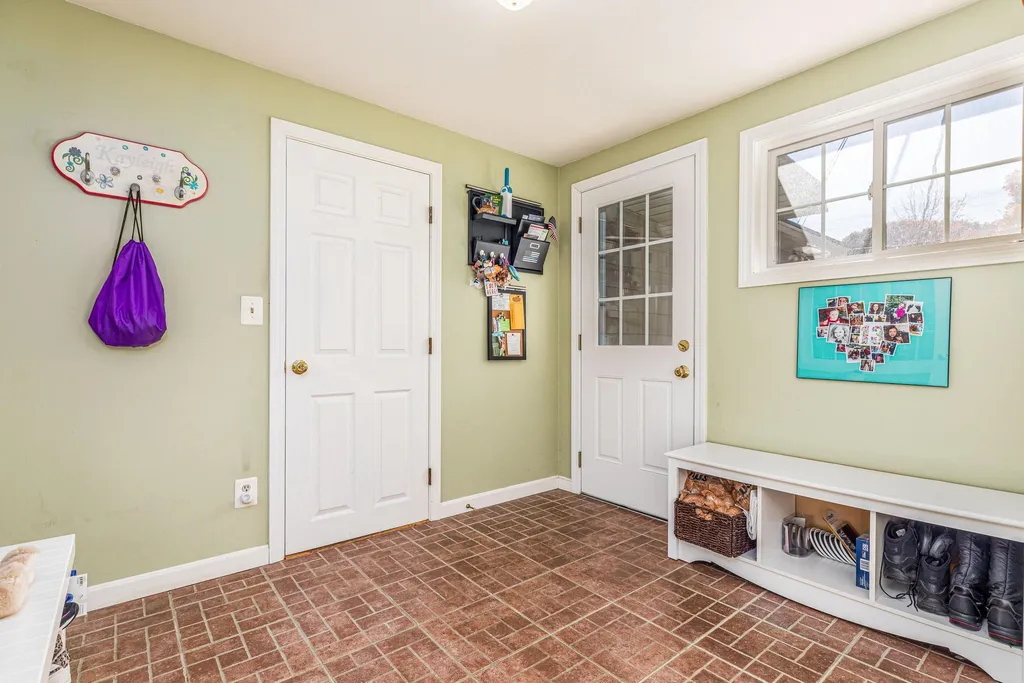 17 New Road North Hampton NH 03862