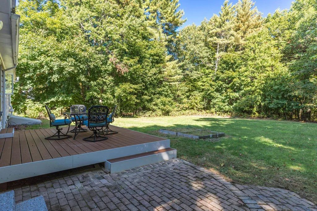 17 New Road North Hampton NH 03862