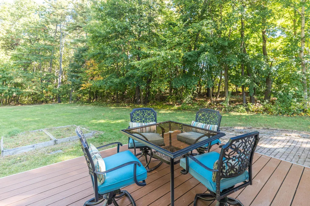 17 New Road North Hampton NH 03862