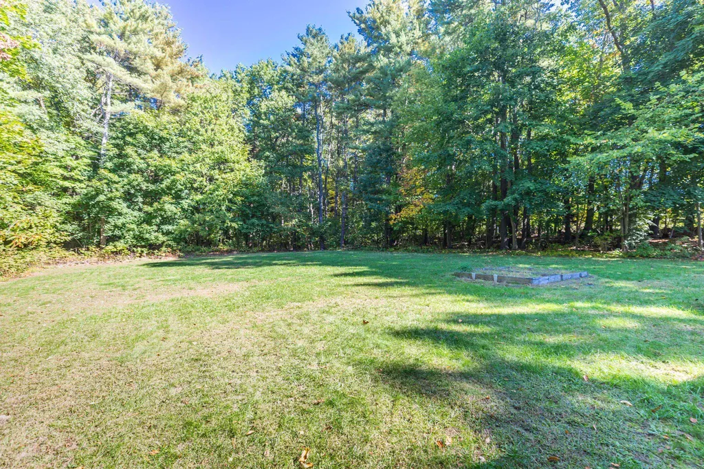 17 New Road North Hampton NH 03862