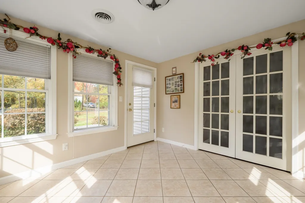 8 Desmond Lane York ME 03909-1241