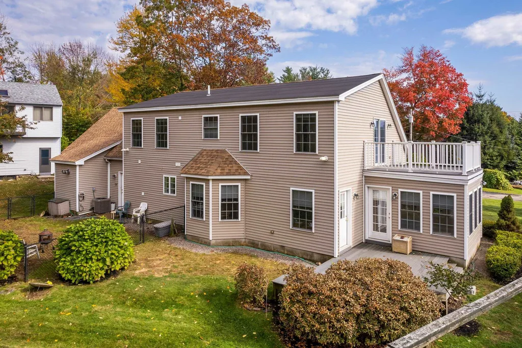 8 Desmond Lane York ME 03909-1241