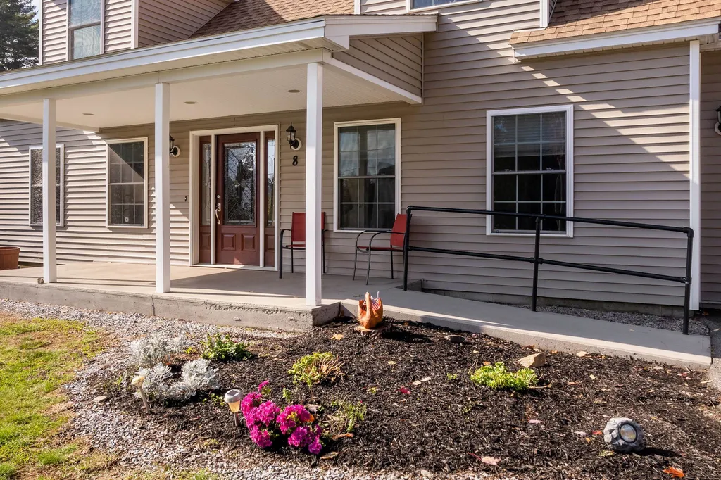 8 Desmond Lane York ME 03909-1241