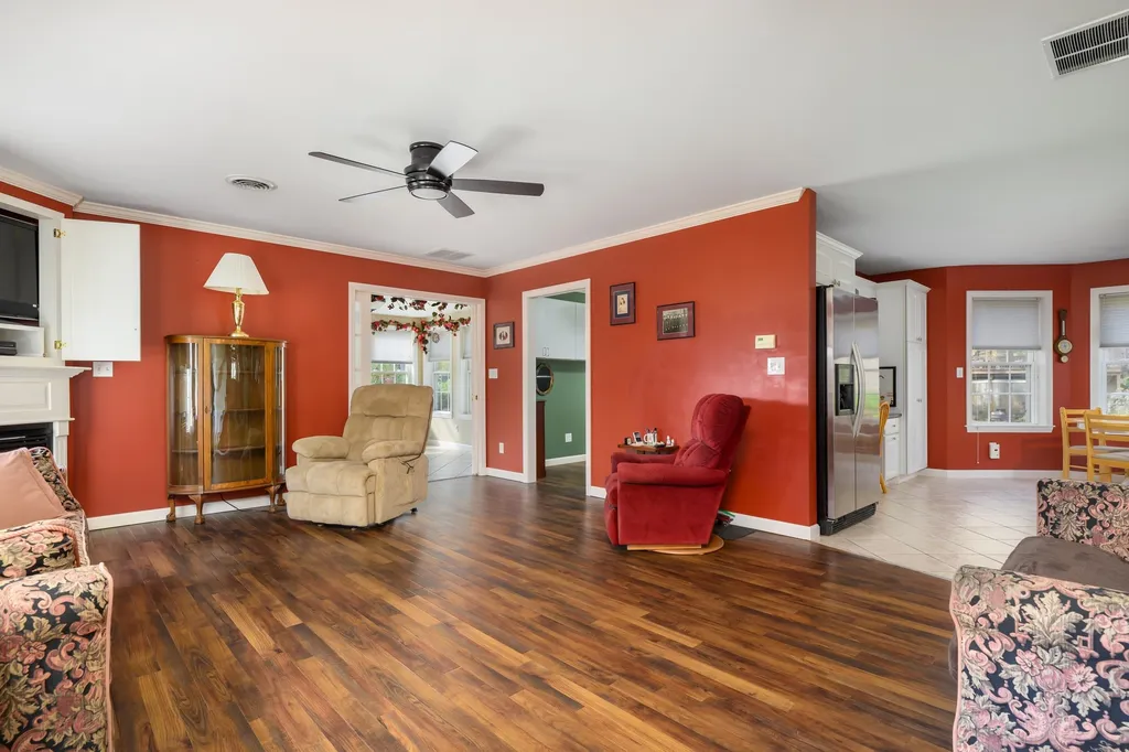 8 Desmond Lane York ME 03909-1241