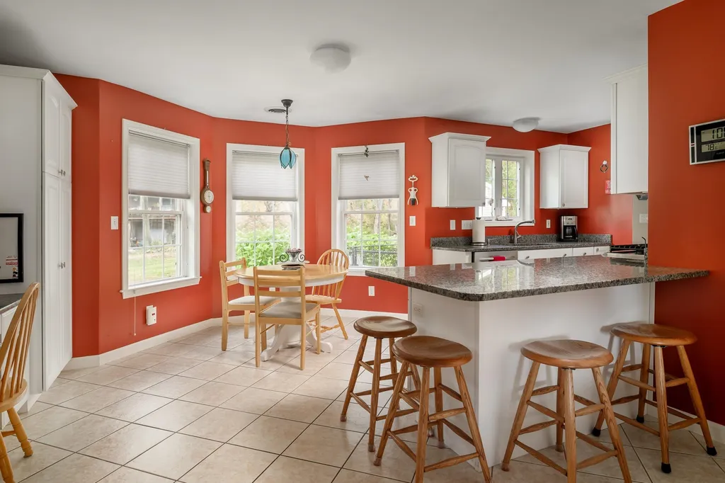 8 Desmond Lane York ME 03909-1241