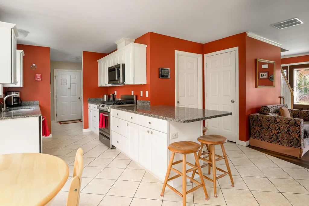 8 Desmond Lane York ME 03909-1241