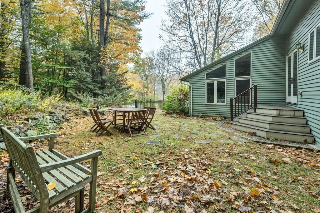 13 Woodridge Road Durham NH 03824