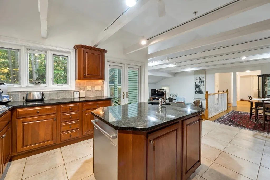 13 Woodridge Road Durham NH 03824