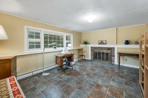 13 Woodridge Road Durham NH 03824
