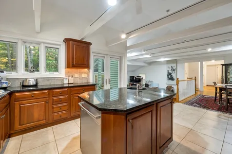 13 Woodridge Road Durham NH 03824