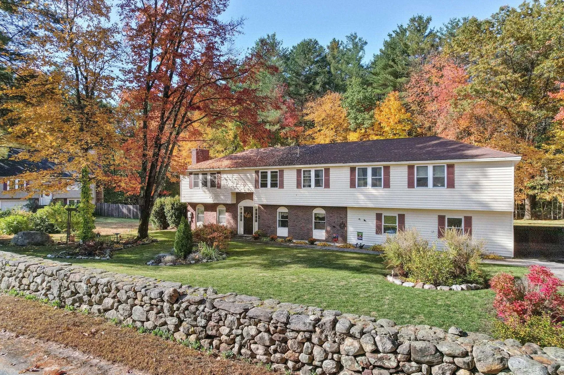 6 Mckinley Avenue Londonderry NH 03053