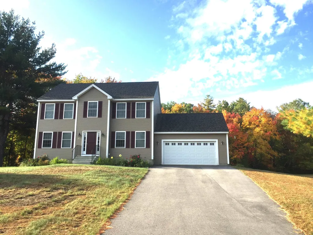 27 Nesenkeag Drive Litchfield NH 03052