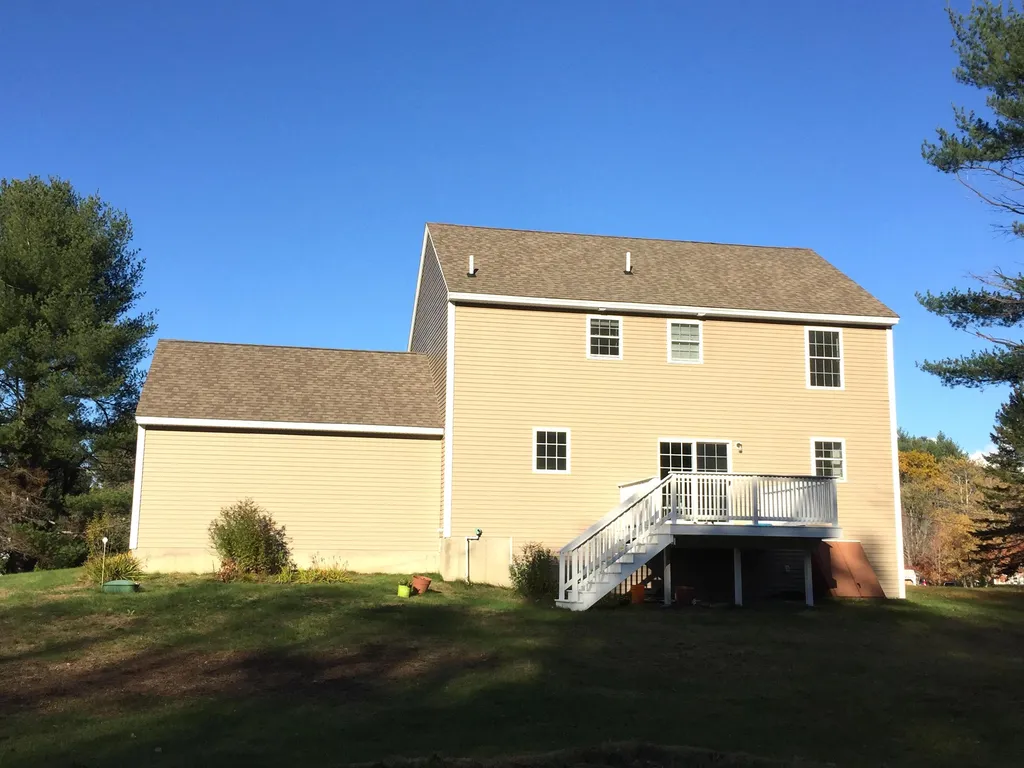27 Nesenkeag Drive Litchfield NH 03052