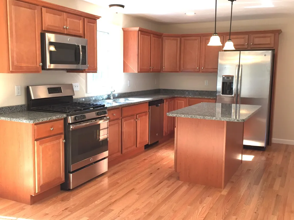 27 Nesenkeag Drive Litchfield NH 03052
