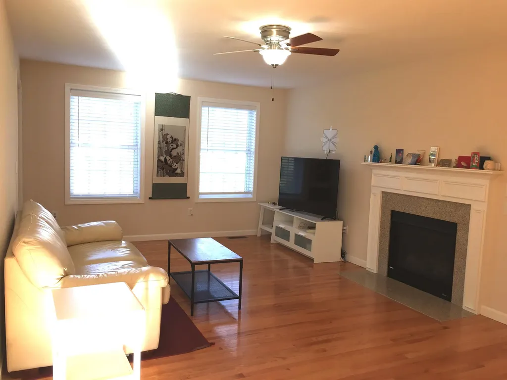 27 Nesenkeag Drive Litchfield NH 03052