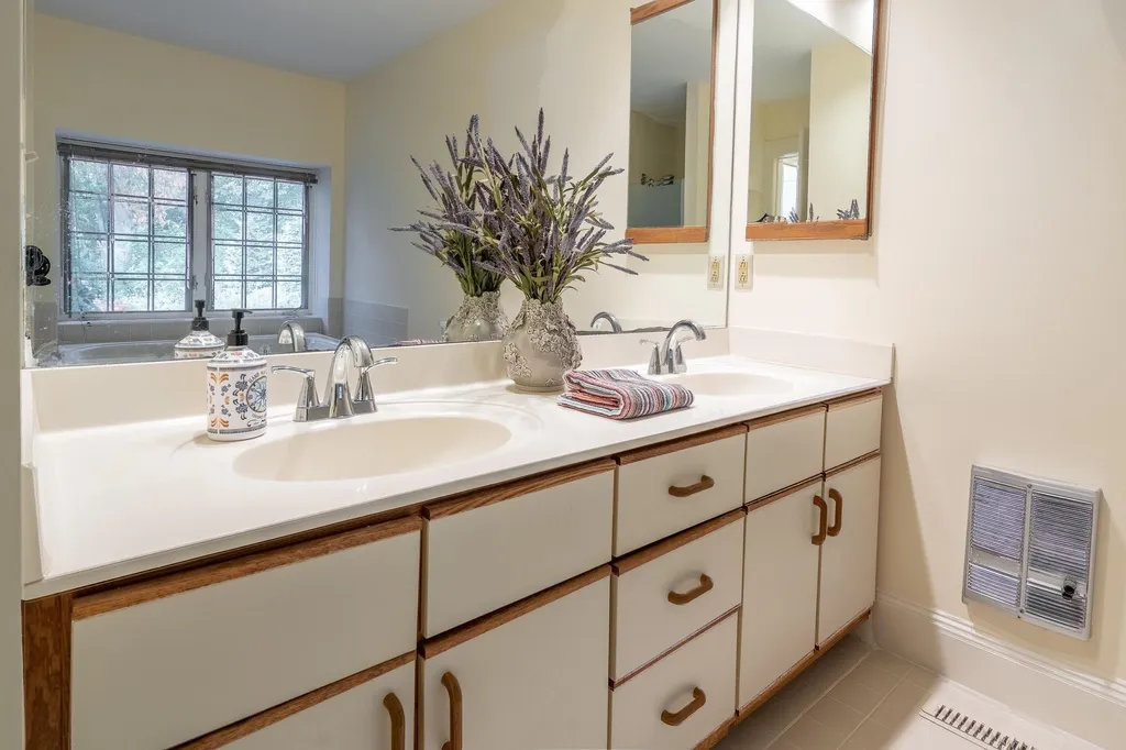 579 Sagamore Avenue Portsmouth NH 03801