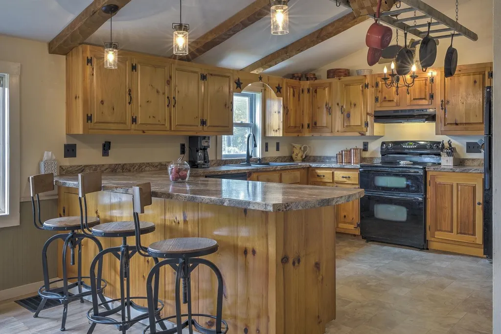 135 West Street Swanzey NH 03446
