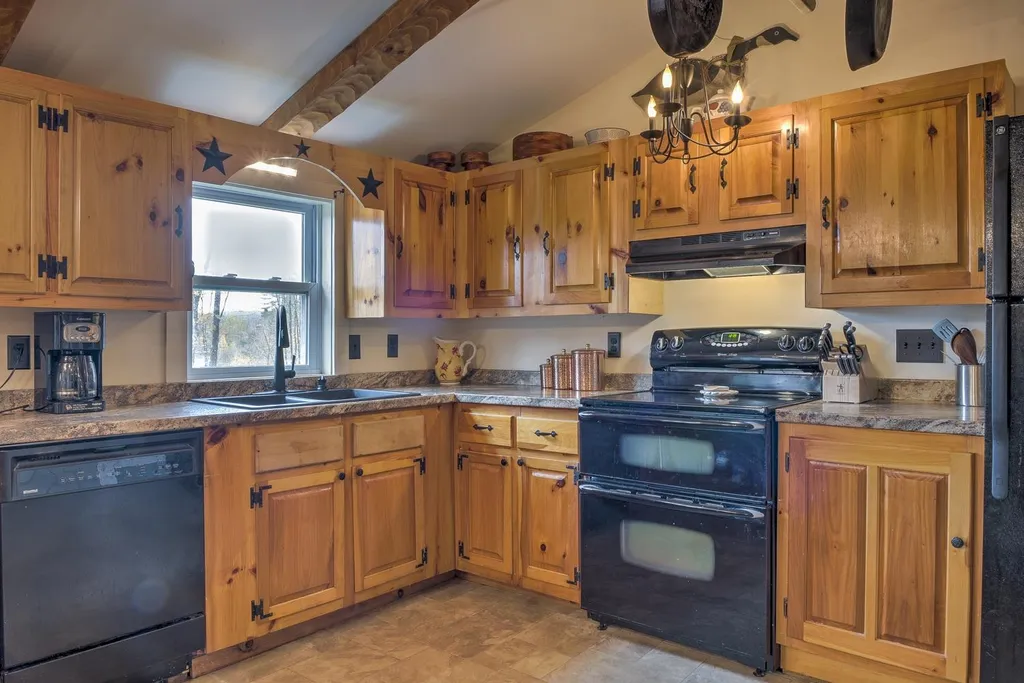 135 West Street Swanzey NH 03446