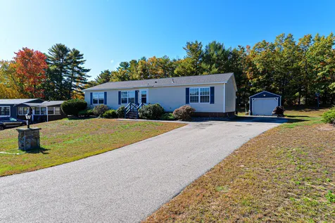 31 Lilac Court Raymond NH 03077