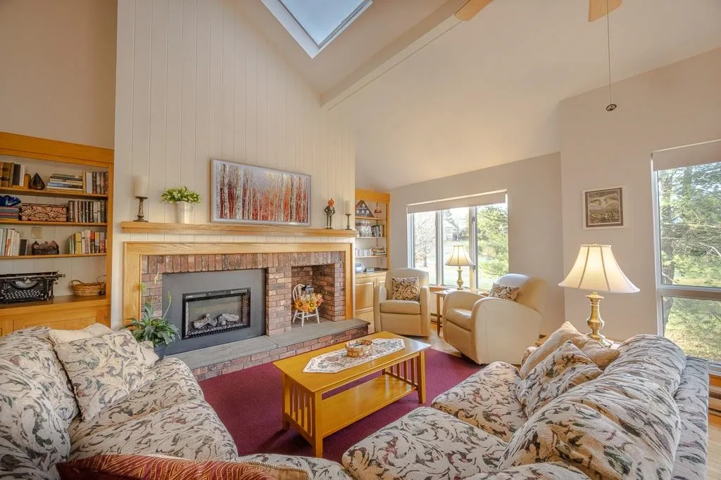 40 Lakeland Drive Hartford VT 05059