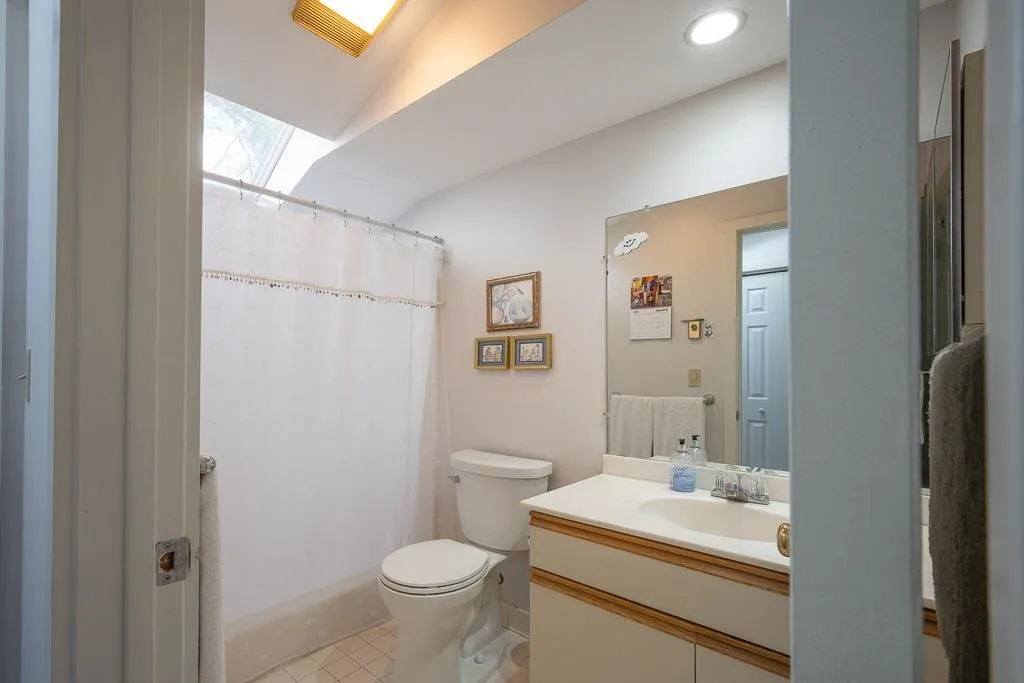 40 Lakeland Drive Hartford VT 05059
