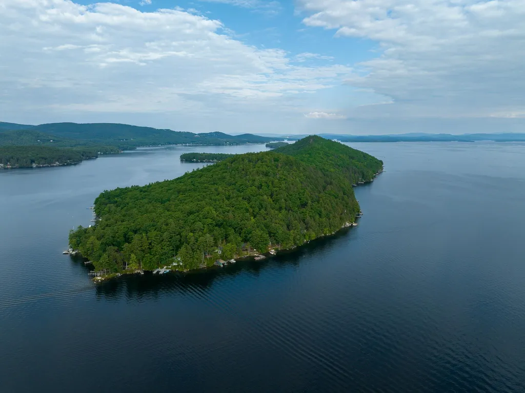 904 Rattlesnake Island Alton NH 03809
