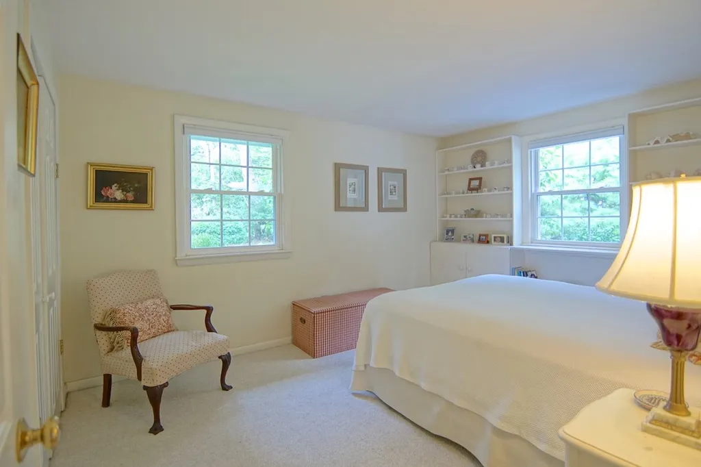 19 Woodknoll Drive North Hampton NH 03862