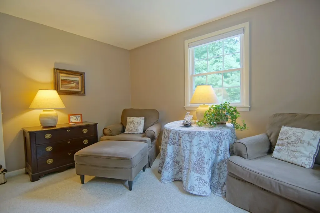19 Woodknoll Drive North Hampton NH 03862