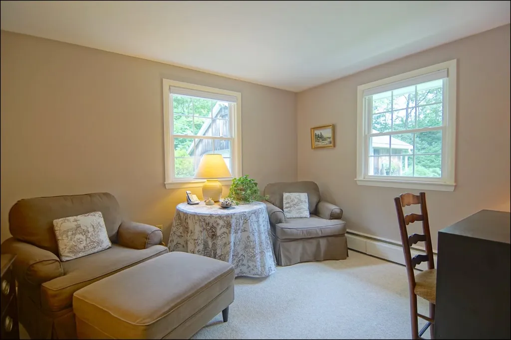 19 Woodknoll Drive North Hampton NH 03862