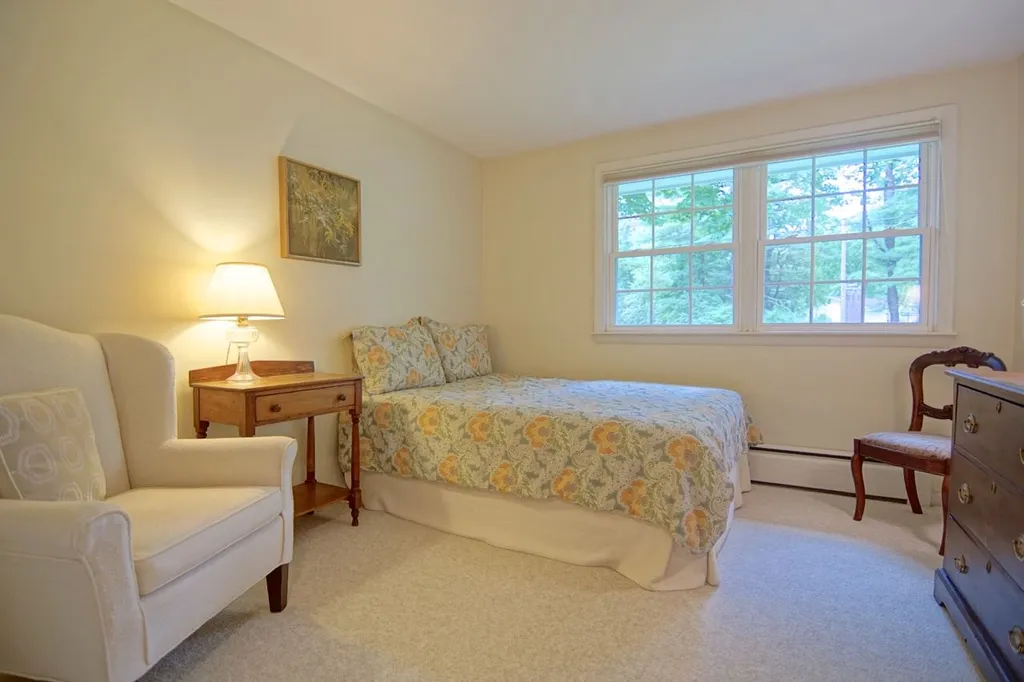 19 Woodknoll Drive North Hampton NH 03862
