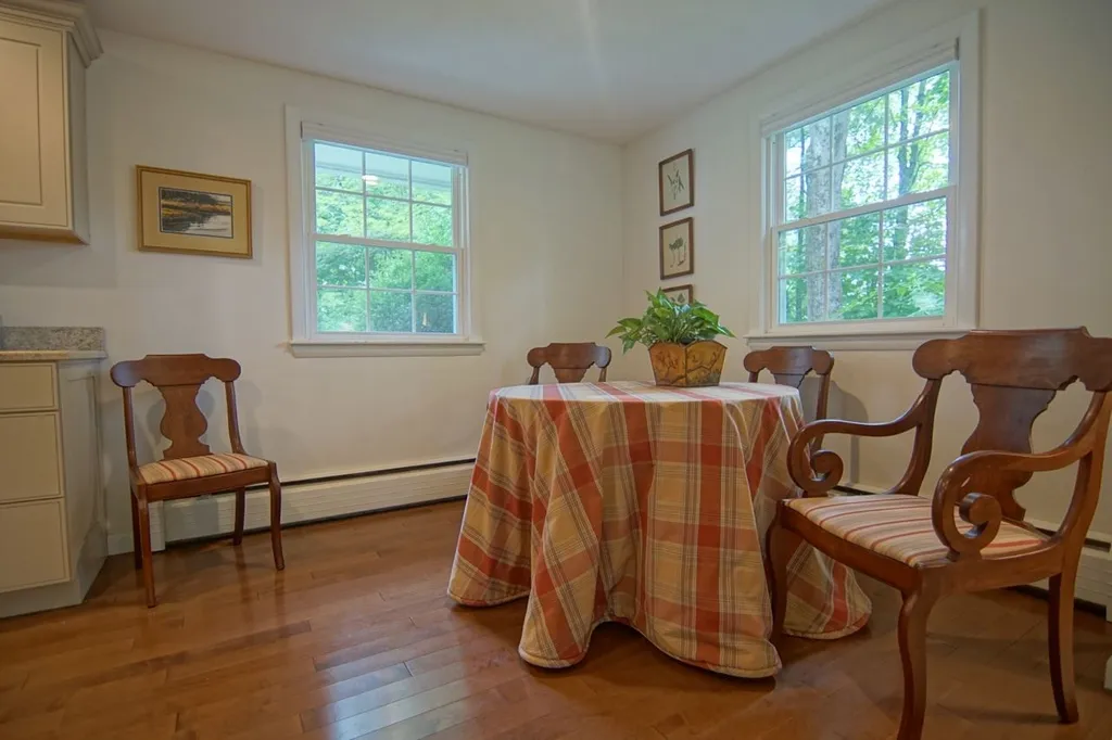 19 Woodknoll Drive North Hampton NH 03862