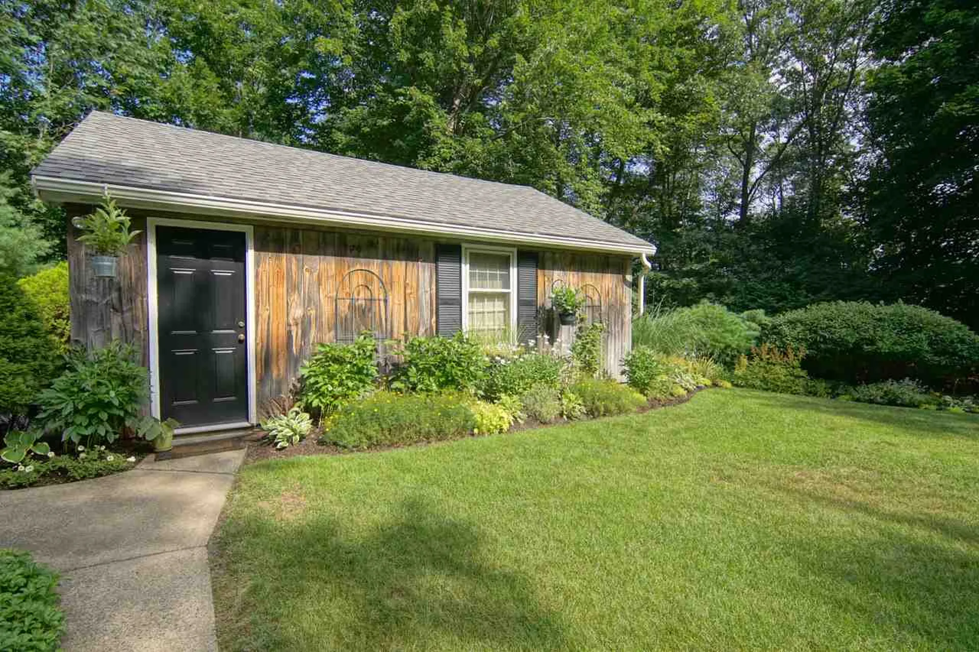 19 Woodknoll Drive North Hampton NH 03862