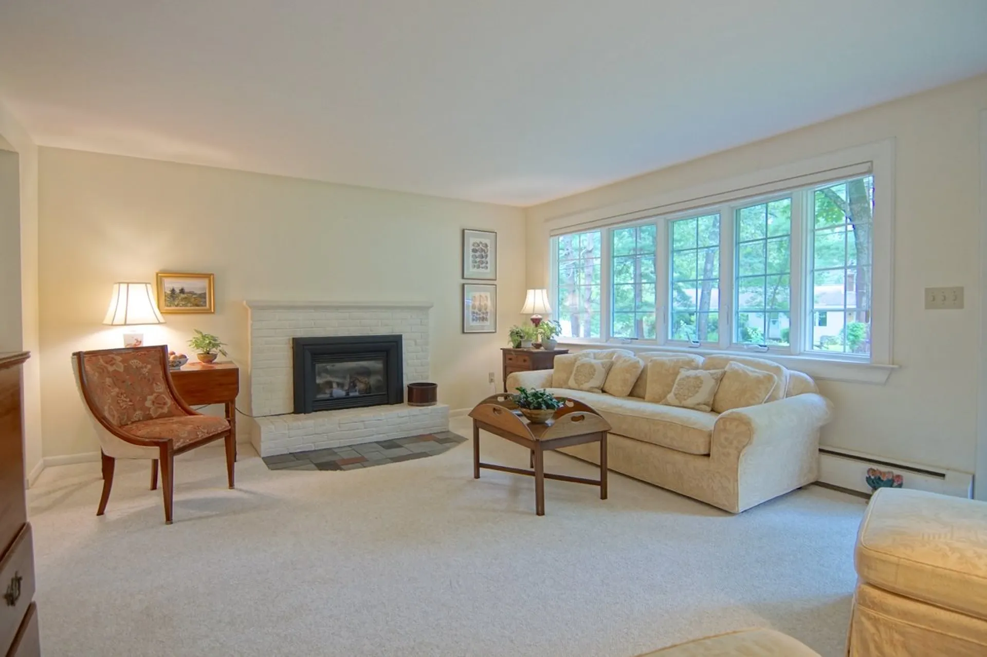19 Woodknoll Drive North Hampton NH 03862