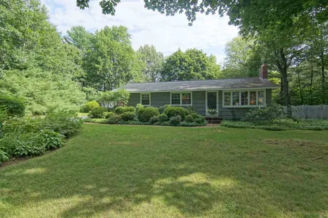 19 Woodknoll Drive North Hampton NH 03862