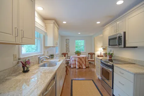 19 Woodknoll Drive North Hampton NH 03862