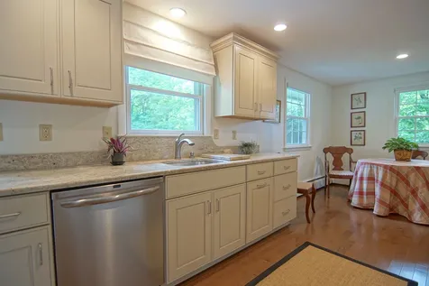 19 Woodknoll Drive North Hampton NH 03862