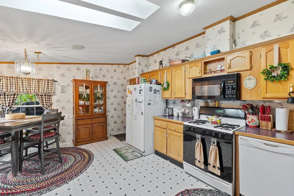 13 Bethlehem Road Whitefield NH 03598