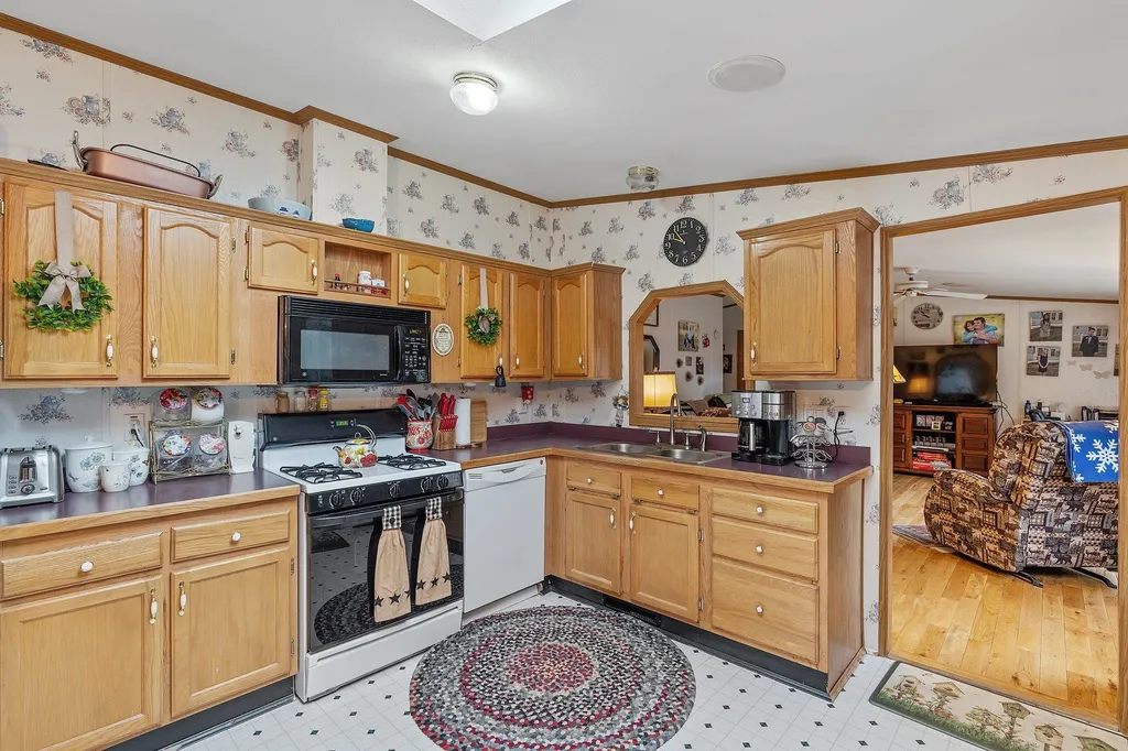 13 Bethlehem Road Whitefield NH 03598
