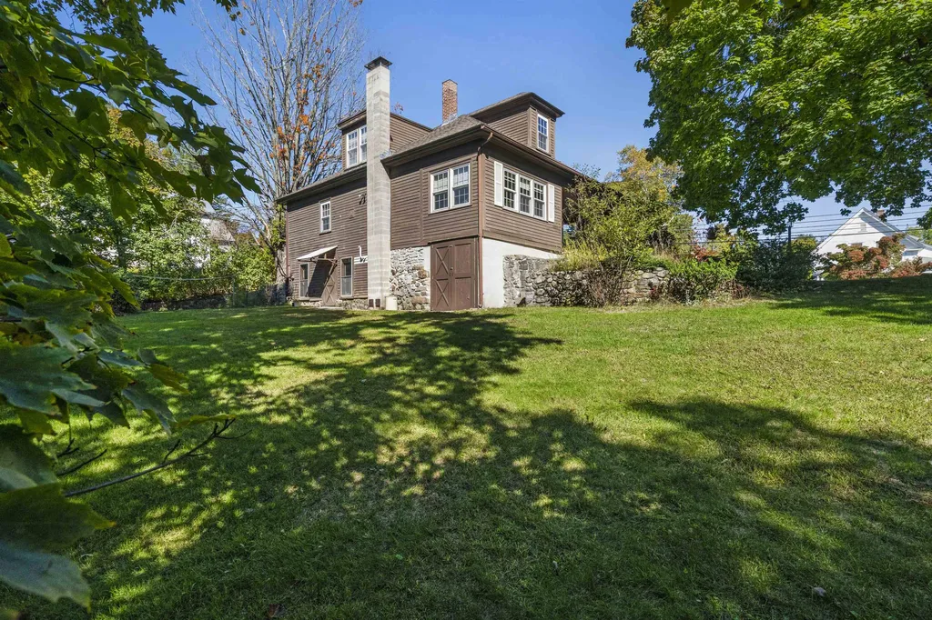 19 N Policy Street Salem NH 03079