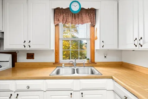 19 N Policy Street Salem NH 03079