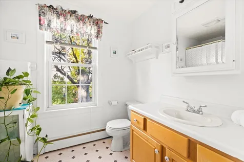 19 N Policy Street Salem NH 03079
