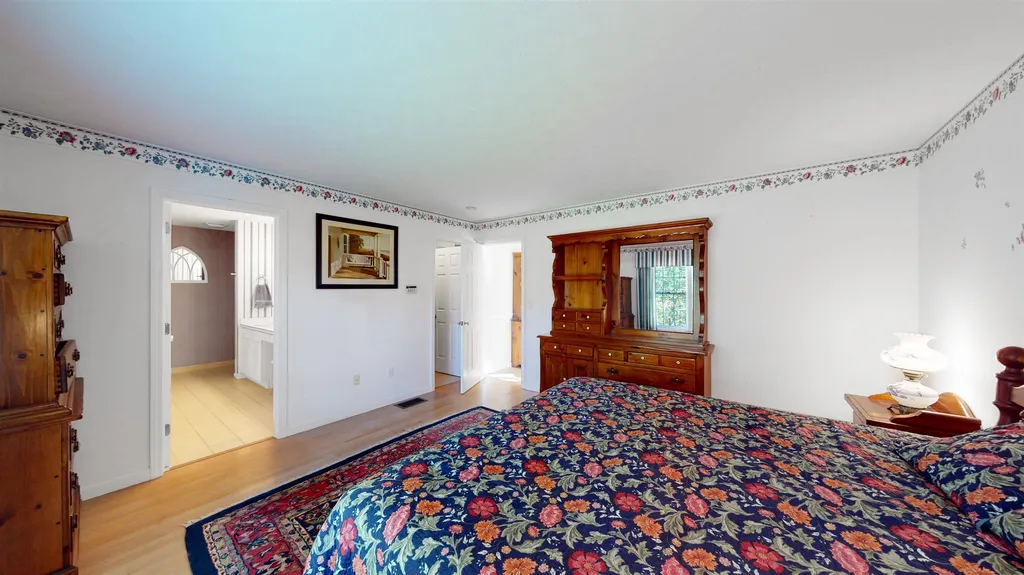 4 Turnberry Circle Bedford NH 03110