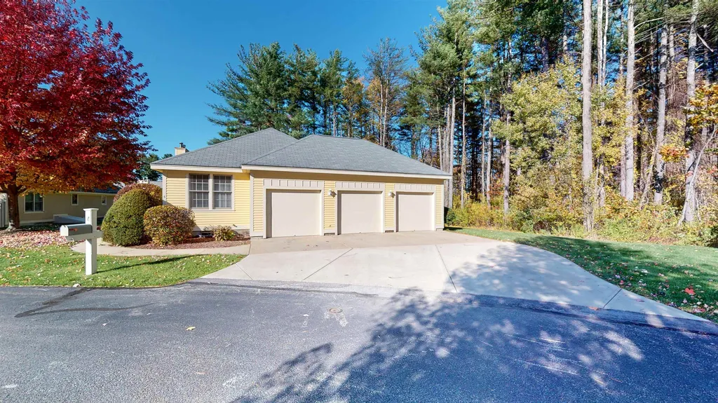 4 Turnberry Circle Bedford NH 03110